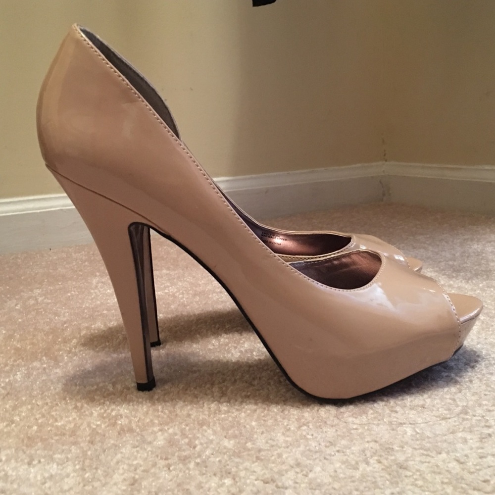 Steve Madden tan heels